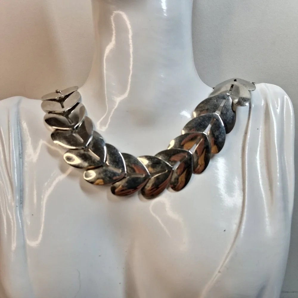 Vintage Silver Tone Leaf Link Collar Necklace Articulated Retro 17.5 Inch